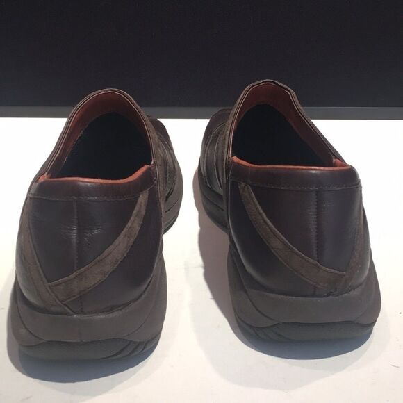 Stylish Comfort: Merrell Ecco Prime Patch Brown Leather Clogs - Size 9 - Picture 5 of 13